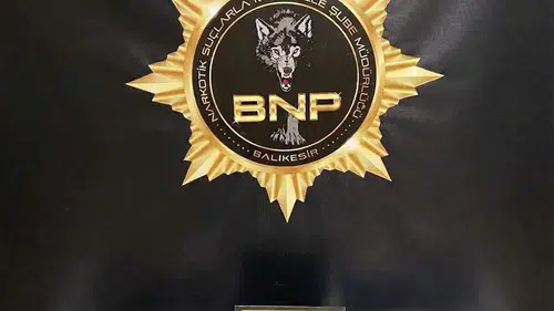 Balıkesir polisi cips paketine gizlenmiş uyuşturucu hammaddesi yakaladı