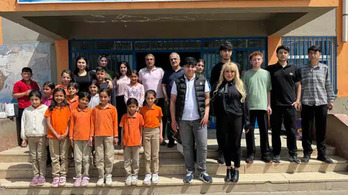 Siverekli öğrenciler köy okullarında kuaförlük hizmeti veriyor