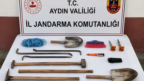 Magnesia Antik Kenti'nde definecilik yapan üç kişi yakalandı