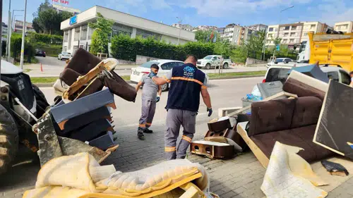 Nilüfer’de bayram temizliği için nöbetçi ekip mesaisi