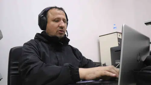 Altı diplomayla engelleri aştı Bir babanın azim dolu eğitim yolculuğu
