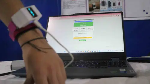 Liseli gençlerden Alzheimer hastaları için hayat kurtaran akıllı saat