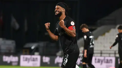 Manisa FK golcüsü Diony ile masaya oturuyor