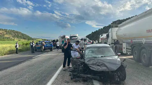 Adıyaman Gölbaşı yolunda iki araç çarpıştı 3 ölü