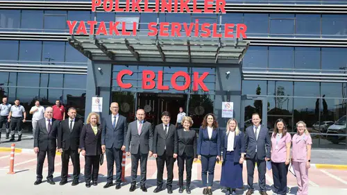 Şenkul bayram mesaisindeki sağlıkçıları ve hastaları yalnız bırakmadı