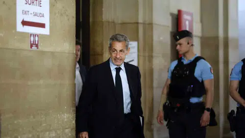 Fransa eski Cumhurbaşkanı Sarkozy için hapis ve siyasi yasak istendi