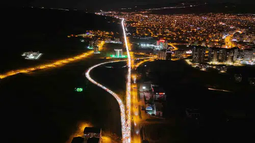 Tatil dönüşü Kırıkkale trafiğinde kilitlenme yaşanıyor