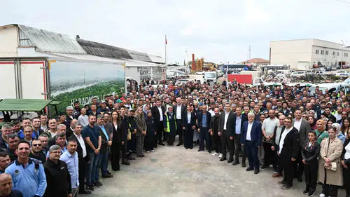 Karacabey Belediye Başkanı Fatih Karabatı ekiplerle bayramlaştı