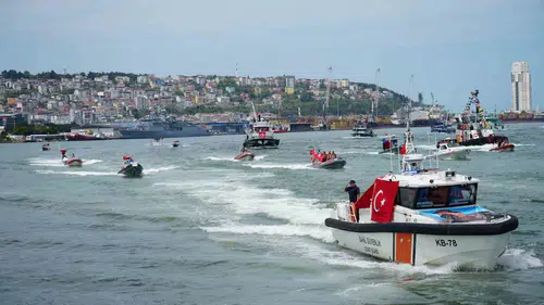 Samsun kıyılarında 19 Mayıs coşkusu denizden yükseldi