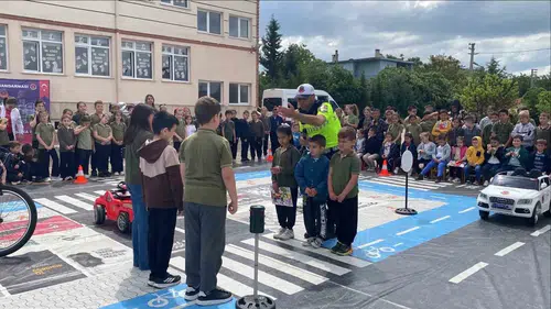 Kırklareli jandarmasından çocuklara trafik dersi