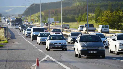 43 ilin düğüm noktası Kırıkkale’de bayram trafiği erken başladı