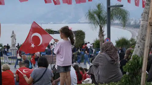 Antalya sokakları 19 Mayıs coşkusuyla aydınlandı