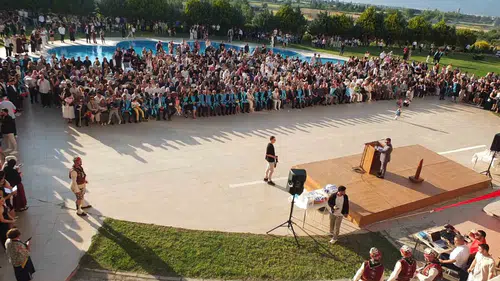 Burhaniye’de öğrenciler için çifte mezuniyet heyecanı yaşandı