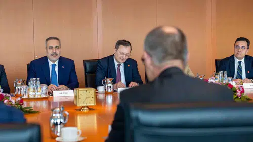Hakan Fidan Berlin mesaisinde kritik isimle buluştu