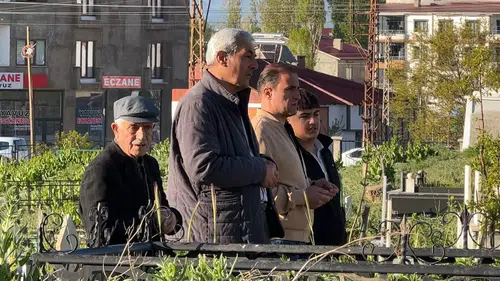 Yüksekovalılar bayram sabahını sevdiklerinin kabri başında karşıladı