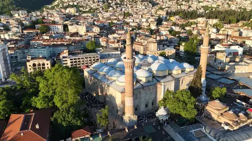 Bursa bayram namazında tarihi camilerde buluştu