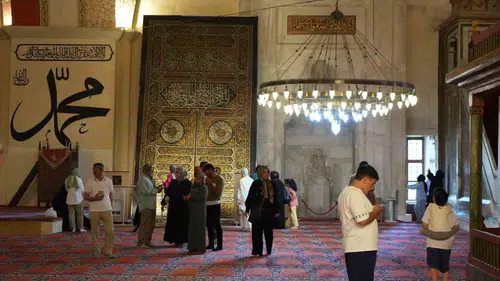 Edirne’nin tarihi camisinde Kâbe emanetlerine büyük ilgi