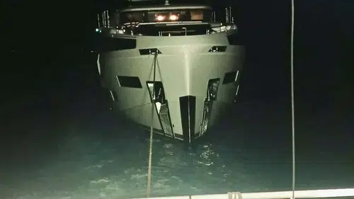Çanakkale Boğazı’nda arızalanan tekne paniği