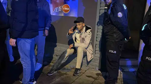 Aksaray’da köpeğini arayan gence sokak ortasında saldırı