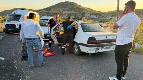 Batman'da iki araç çarpıştı 12 kişi hastaneye kaldırıldı
