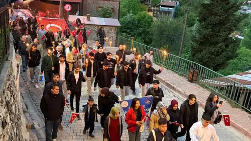 Erzincan Kemaliye meşalelerle 19 Mayıs için yürüdü