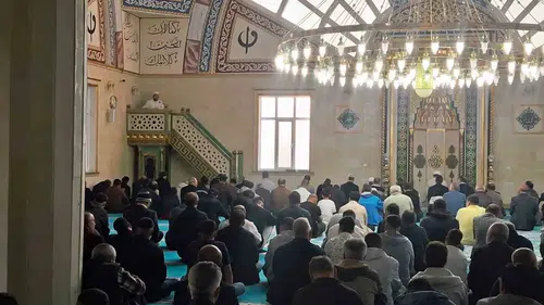 Selendi halkı bayram sabahı camilere sığmadı