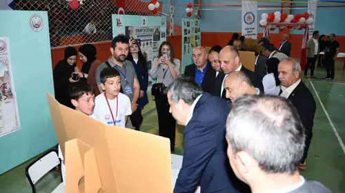 Samsunlu öğrenciler bilim dünyasına kapı araladı