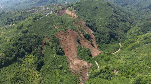 Ordu Fatsa’da dev heyelan 400 dönümlük arazi yerle bir oldu