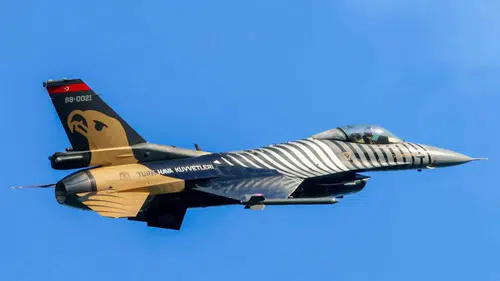 İstanbul semalarında F-16 şovu