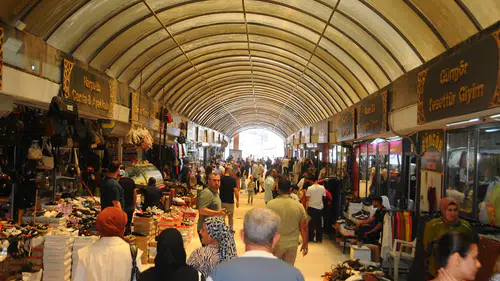 Deprem yaralarını saran Antakya bayram alışverişiyle yeniden canlandı