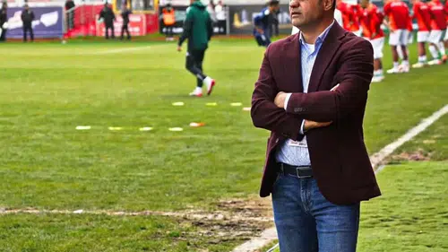 Muğlaspor’da yönetim belirsizliği teknik direktörü bekletiyor