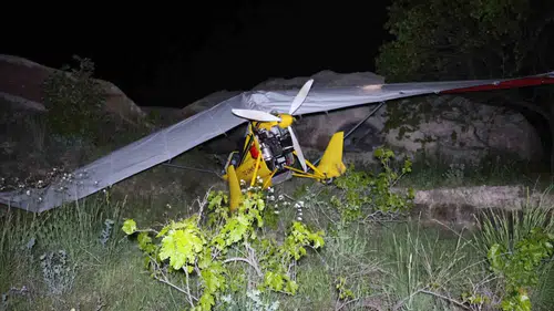 Kapadokya üzerinde uçan microlight arızalanınca pilot zorunlu iniş yaptı