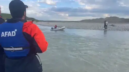 Batman Çayı kenarında piknik yapan iki kişi mahsur kaldı