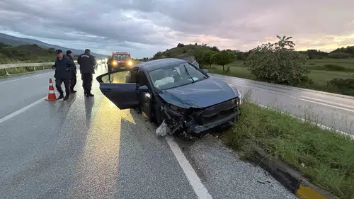 Kastamonu yolunda seyir halindeki otomobilin tekerleği koptu