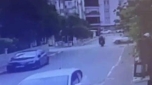 Antalya'da görev başındaki polislerin karıştığı kaza kamerada