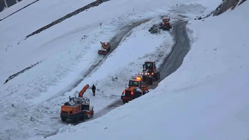 Van Bahçesaray yolunda beklenen ulaşım müjdesi geldi