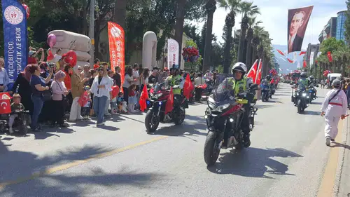 Denizli güne 19 Mayıs coşkusuyla uyandı