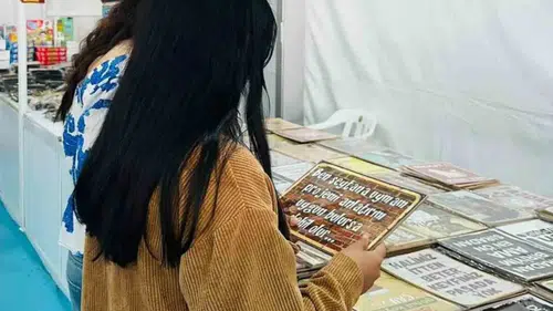 Çocuk evlerindeki minikler kitap dünyasının kapılarını araladı