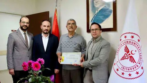 Kayseri Devlet Hastanesi 43 yıllık çınarını uğurladı