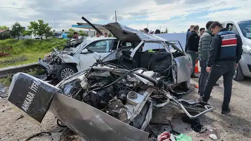 Kırıkkale yolunda feci kaza Bir aileden üç kişi hayatını kaybetti
