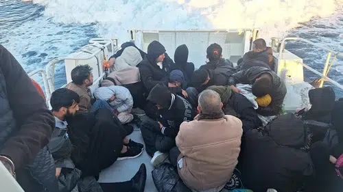 Çanakkale açıklarında kaçak göçmen operasyonu