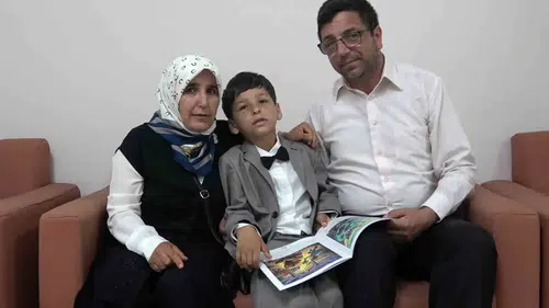 6 yaşındaki otizmli Ali Rıza ilk kitabını yazdı