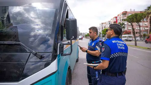 İzmir’de bayram trafiğine zabıta takibi