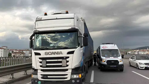 Çorum’da tır ve otomobil çarpıştı Bir kişi hastaneye kaldırıldı