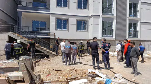 Adıyaman'da inşaat alanında doğalgaz borusu alev aldı