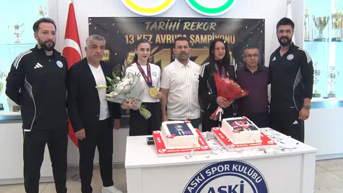 ASKİ Spor milli sporcularına madalya kutlaması düzenledi