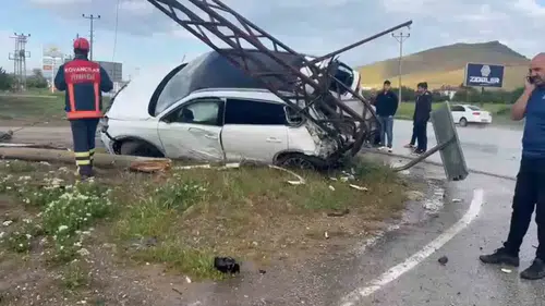 Elazığ yolunda kaza sonucu 4 kişi hastanelik oldu