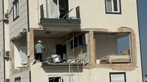 Antalya’da sabah saatlerinde patlayan tüp binayı savaş alanına çevirdi
