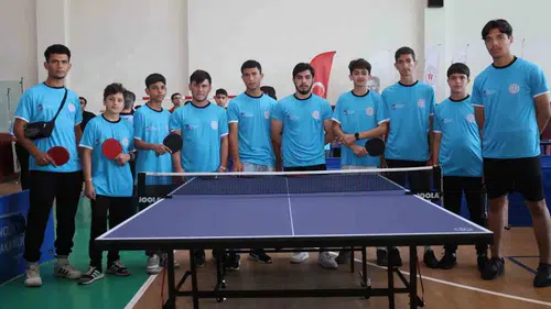 Hataylı gençler spor sahalarında yeteneklerini yarıştırdı