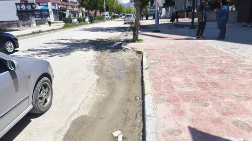 Van İskele Caddesi çukurlar yüzünden geçilmez hale geldi